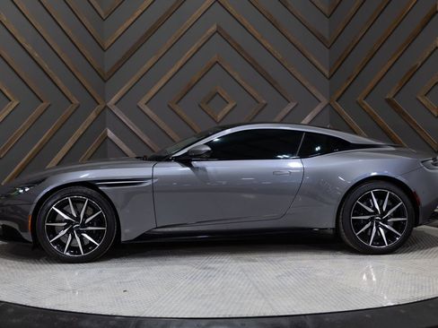 Used 2019 Aston Martin DB11 Coupe image 3