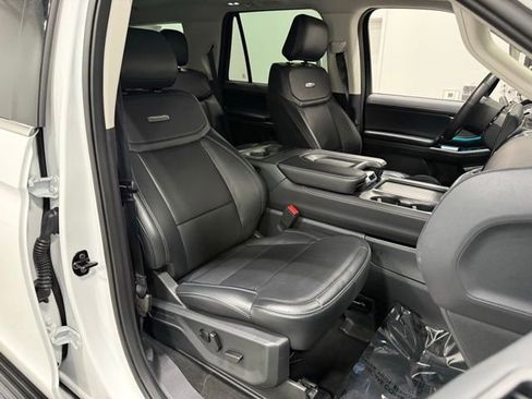 Used 2025 Ford Expedition Platinum AWD/4WD image 37