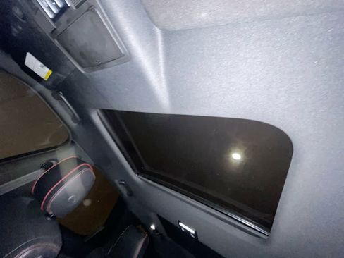 Used 2020 Land Rover Discovery HSE image 22