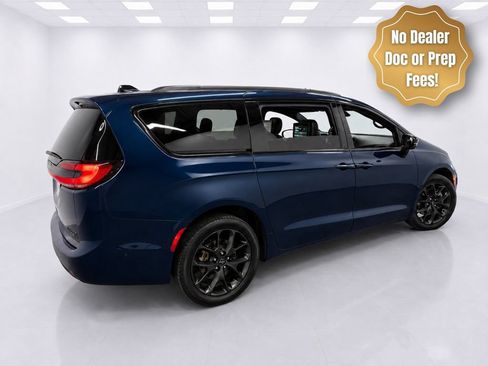 Used 2023 Chrysler Pacifica Limited w/ Uconnect Theater Family Group AWD/4WD image 2