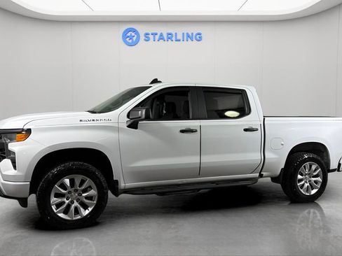 Used 2022 Chevrolet Silverado 1500 Custom RWD image 2
