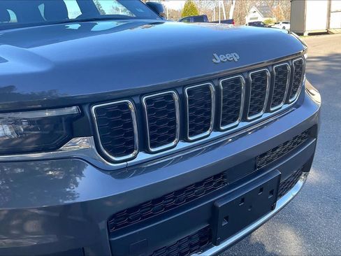 Used 2025 Jeep Grand Cherokee L Laredo AWD/4WD image 31