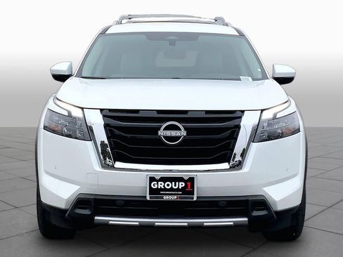 Used 2025 Nissan Pathfinder SL FWD image 4