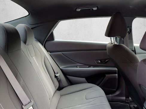 Used 2025 Hyundai Elantra SEL FWD image 24