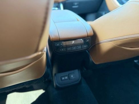 Used 2023 Toyota Highlander Platinum AWD/4WD image 22