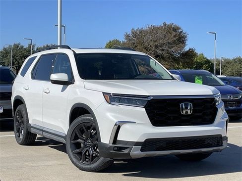 New 2025 Honda Pilot Touring image 2