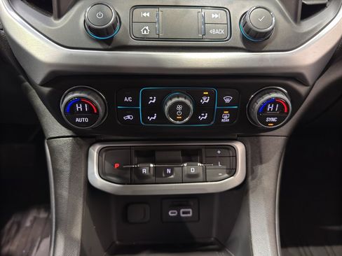 Used 2023 GMC Acadia SLE w/ Infotainment Package image 32