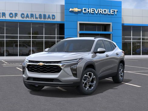 New 2026 Chevrolet Trax LT w/ Driver Confidence Package FWD image 6