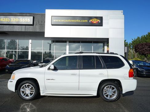 Used 2006 GMC Envoy Denali image 2