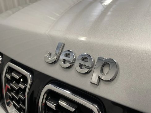 Used 2025 Jeep Compass Limited AWD/4WD image 7