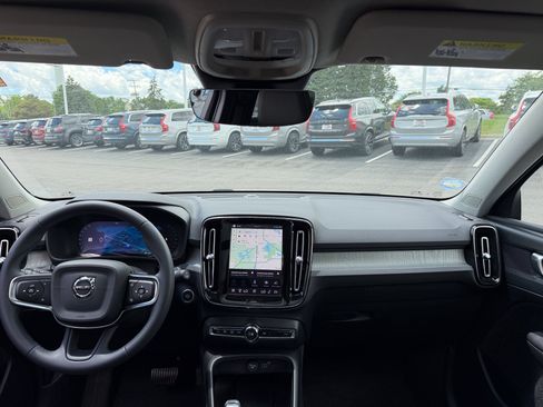 Used 2024 Volvo XC40 B5 Plus w/ Climate Package AWD/4WD image 9