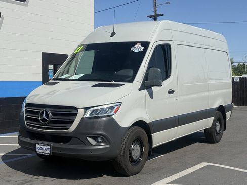 Used 2021 Mercedes-Benz Sprinter 2500 image 3
