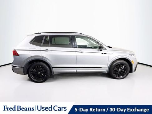 Used 2022 Volkswagen Tiguan SE R-Line AWD/4WD image 9