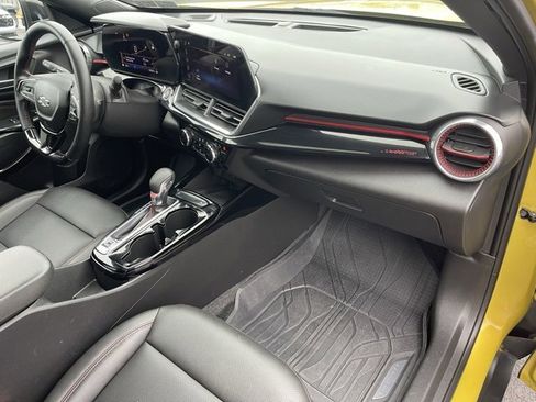 Used 2024 Chevrolet Trax RS w/ Sunroof Package image 13