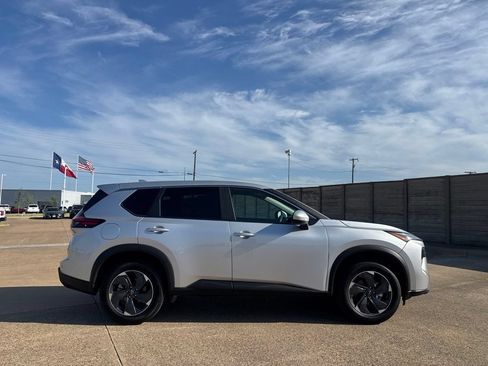 Certified 2024 Nissan Rogue SV FWD image 24