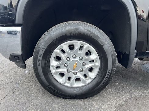 Used 2024 Chevrolet Silverado 2500 LTZ w/ LTZ Convenience Package image 18