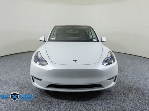 Used 2022 Tesla Model Y Performance AWD/4WD image 2