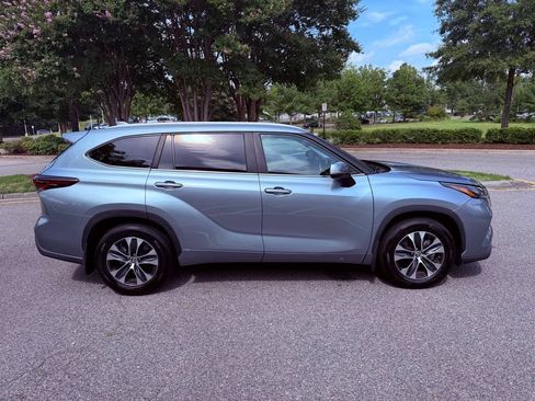 Used 2024 Toyota Highlander XLE FWD image 15