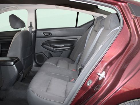 Used 2024 Nissan Altima 2.5 SV image 16