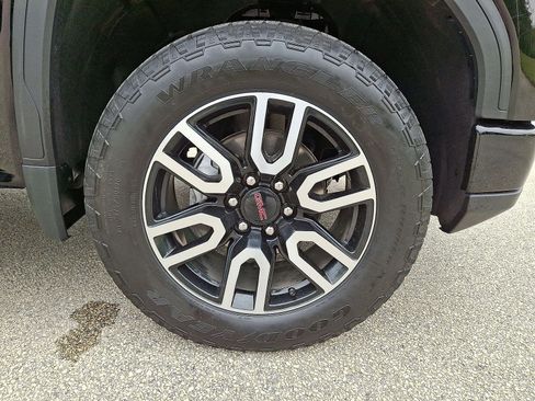 Used 2023 GMC Sierra 1500 AT4 w/ Technology Package AWD/4WD image 27