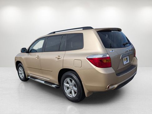 Used 2010 Toyota Highlander SE image 7