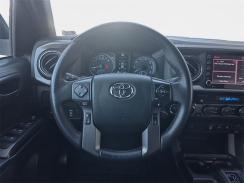 Used 2022 Toyota Tacoma TRD Sport image 11