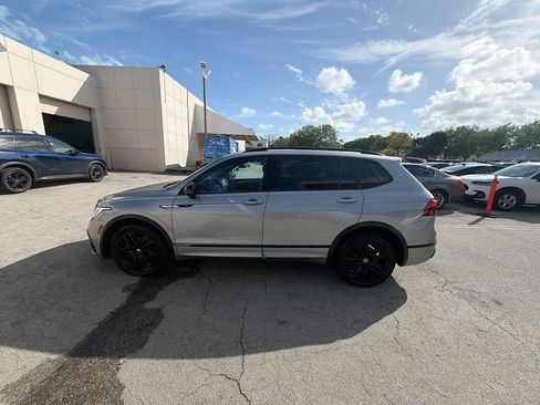 Used 2022 Volkswagen Tiguan SE R-Line FWD image 4