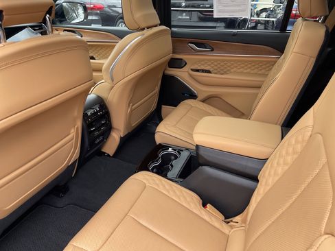 Used 2025 Jeep Grand Cherokee L Summit image 15