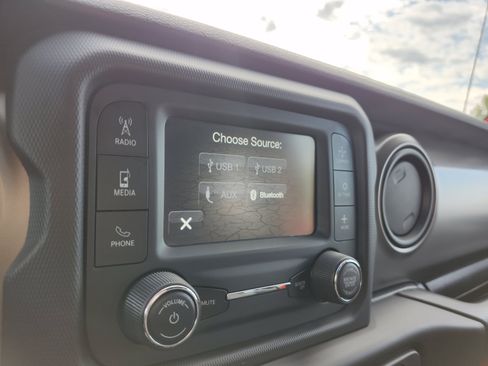 Used 2018 Jeep Wrangler Unlimited Sport AWD/4WD image 4