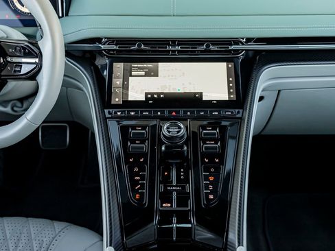 Used 2024 Aston Martin DB12 Convertible image 11