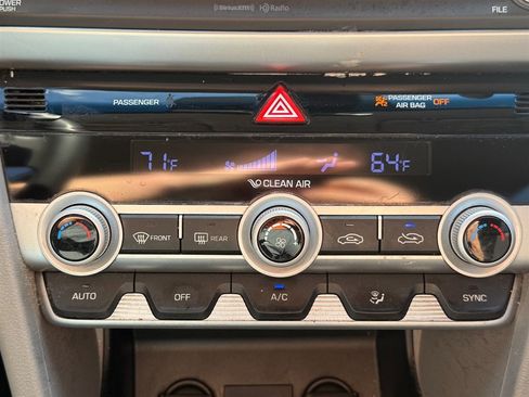 Used 2020 Hyundai Elantra SEL image 18
