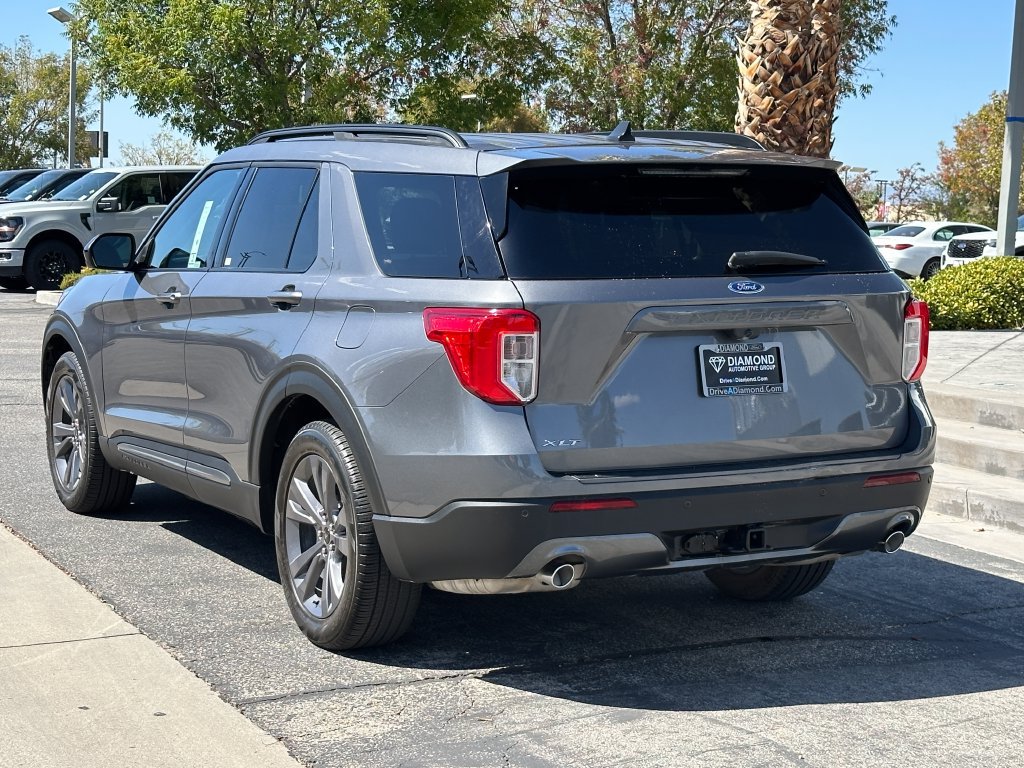Used 2023 Ford Explorer XLT w/ Equipment Group 202A RWD image 4