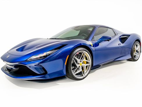 Used 2023 Ferrari F8 Tributo image 2