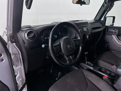 Used 2018 Jeep Wrangler Unlimited Sport w/ Connectivity Group image 10