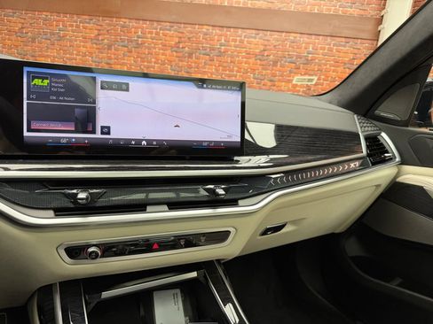 Used 2027 BMW X7 xDrive40i w/ M Sport Package AWD/4WD image 19