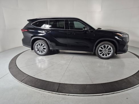 New 2026 Toyota Highlander Limited image 6