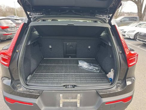 Used 2023 Volvo XC40 B4 Plus w/ Driver Assist Package image 12