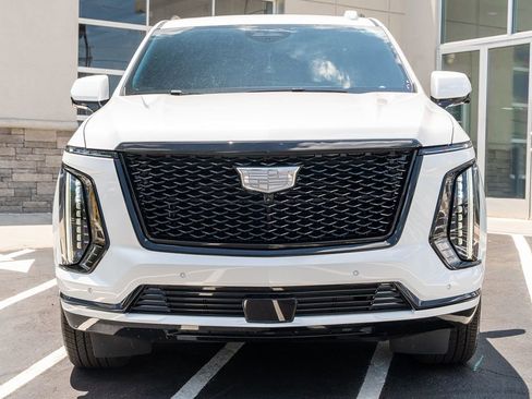 Used 2025 Cadillac Escalade ESV Sport w/ LPO, ONYX Package AWD/4WD image 4