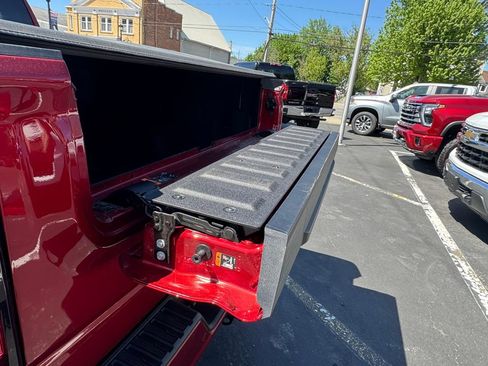 Used 2023 GMC Sierra 1500 Denali w/ Technology Package AWD/4WD image 39