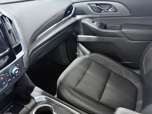Used 2019 Chevrolet Traverse Premier image 12