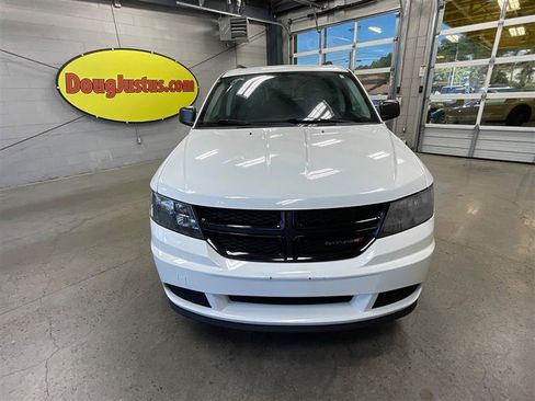 Used 2018 Dodge Journey SE w/ Connectivity Group FWD image 8