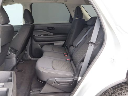Used 2025 Nissan Pathfinder SV FWD image 8