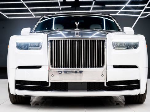 Used 2023 Rolls-Royce Phantom Sedan image 2