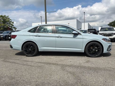 New 2026 Volkswagen Jetta SE FWD image 3