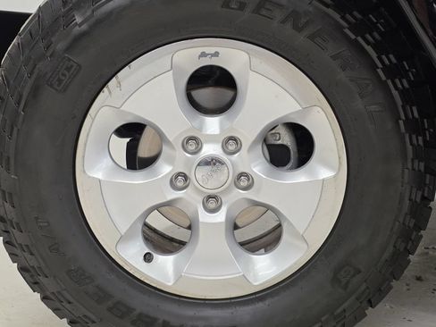 Used 2015 Jeep Wrangler Unlimited Sahara w/ Connectivity Group AWD/4WD image 46