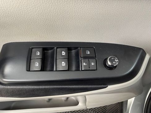 Used 2017 Toyota Highlander XLE FWD image 12