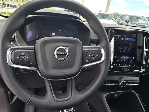 Certified 2023 Volvo XC40 B5 Plus w/ Protection Package Premier image 22