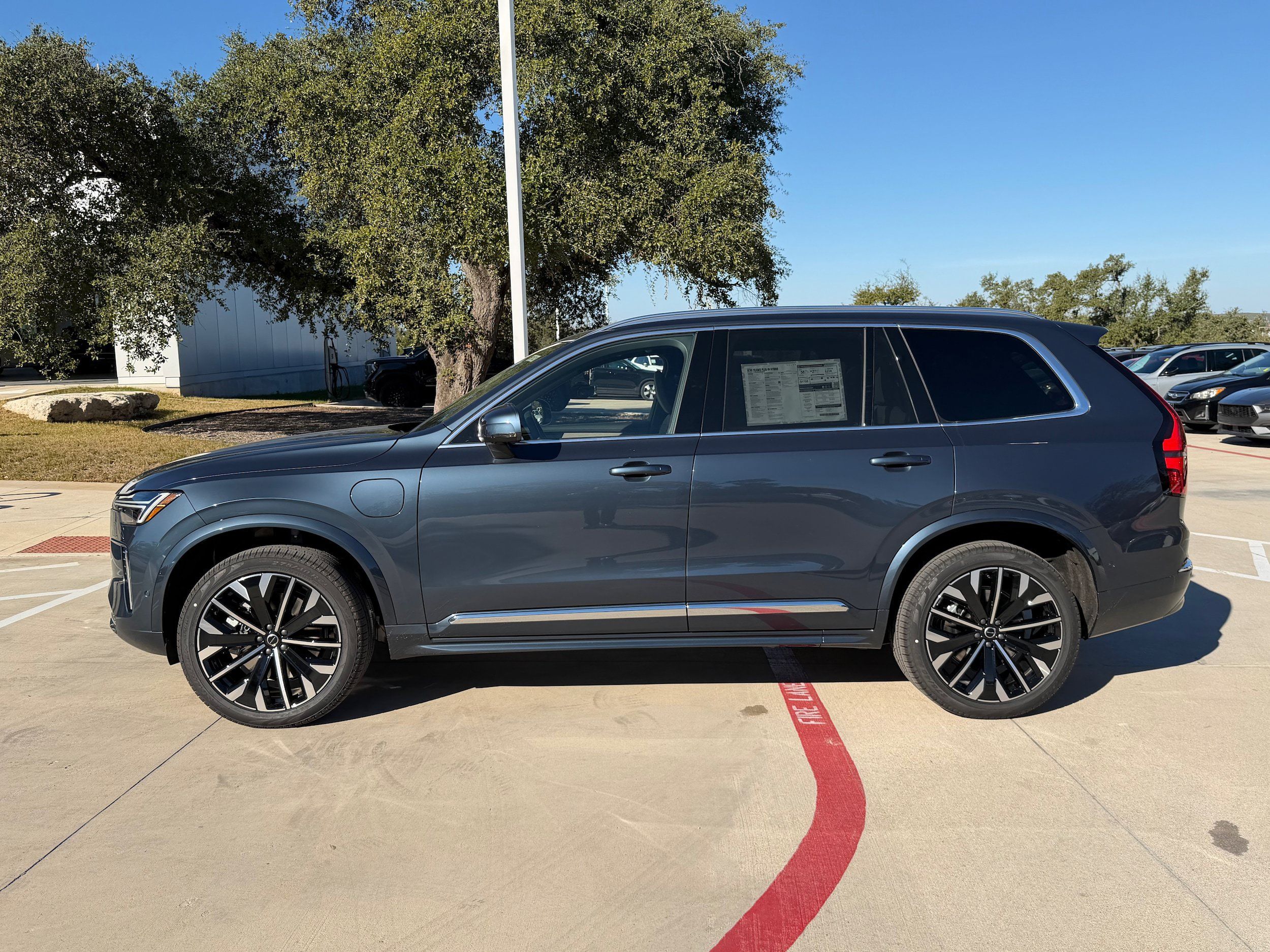 New 2026 Volvo XC90 T8 Plus w/ Protection Package Premier AWD/4WD image 3