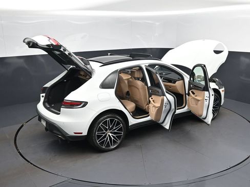 Used 2024 Porsche Macan AWD/4WD image 49