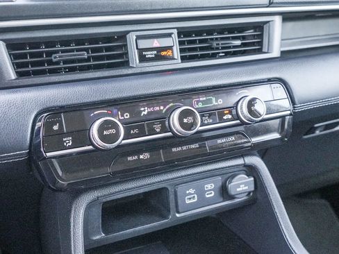 Used 2025 Honda Pilot EX-L image 24
